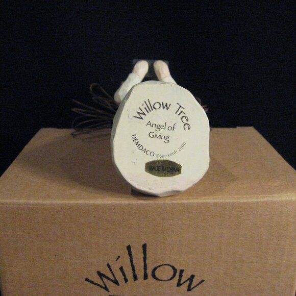 WILLOW TREE ANGEL OF GIVING - NIB - Picture 3 of 3